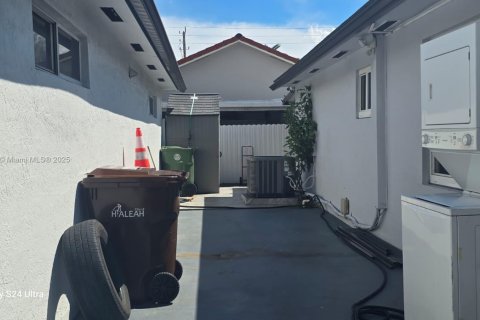 Villa ou maison à vendre à Hialeah, Floride: 3 chambres, 148.46 m2 № 1921277 - photo 27