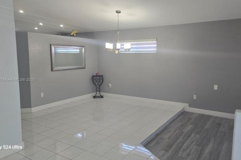 Villa ou maison à vendre à Hialeah, Floride: 3 chambres, 148.46 m2 № 1921277 - photo 4