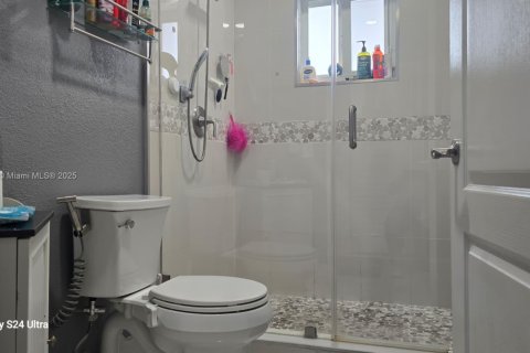 Villa ou maison à vendre à Hialeah, Floride: 3 chambres, 148.46 m2 № 1921277 - photo 18