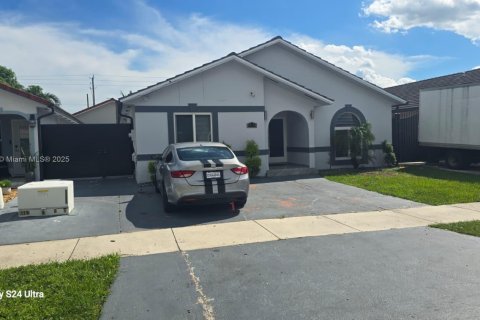 Villa ou maison à vendre à Hialeah, Floride: 3 chambres, 148.46 m2 № 1921277 - photo 3