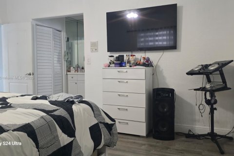 Villa ou maison à vendre à Hialeah, Floride: 3 chambres, 148.46 m2 № 1921277 - photo 15