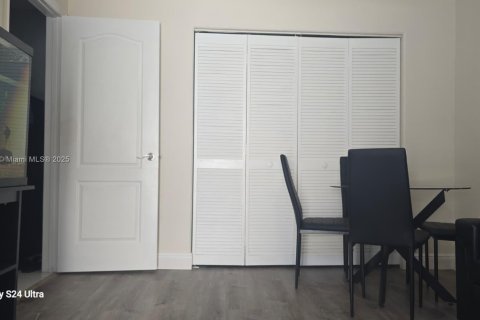 Villa ou maison à vendre à Hialeah, Floride: 3 chambres, 148.46 m2 № 1921277 - photo 23