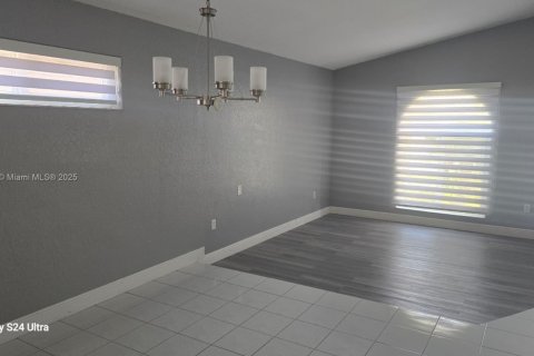 Villa ou maison à vendre à Hialeah, Floride: 3 chambres, 148.46 m2 № 1921277 - photo 8