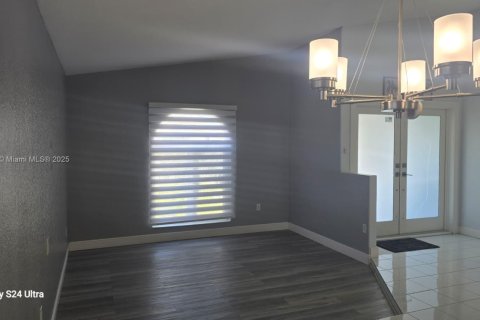 Villa ou maison à vendre à Hialeah, Floride: 3 chambres, 148.46 m2 № 1921277 - photo 7