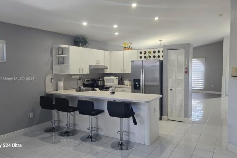 Villa ou maison à vendre à Hialeah, Floride: 3 chambres, 148.46 m2 № 1921277 - photo 13