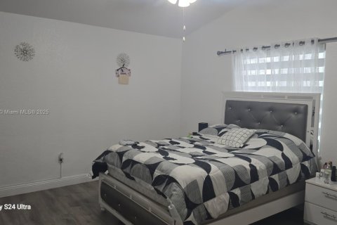 Villa ou maison à vendre à Hialeah, Floride: 3 chambres, 148.46 m2 № 1921277 - photo 16