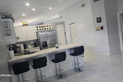 Villa ou maison à vendre à Hialeah, Floride: 3 chambres, 148.46 m2 № 1921277 - photo 12