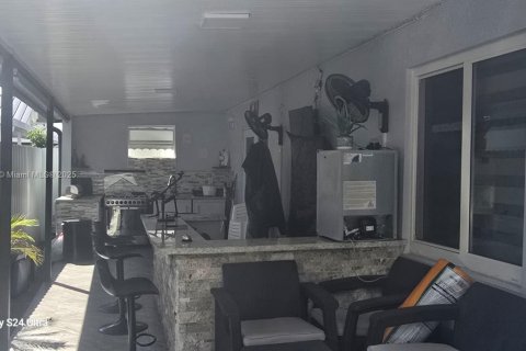 Villa ou maison à vendre à Hialeah, Floride: 3 chambres, 148.46 m2 № 1921277 - photo 29