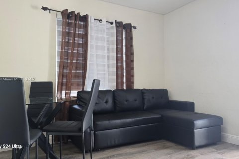 Villa ou maison à vendre à Hialeah, Floride: 3 chambres, 148.46 m2 № 1921277 - photo 21