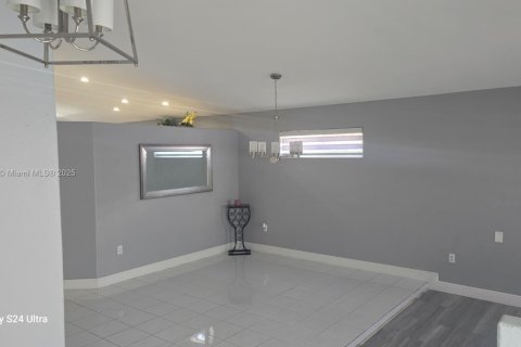Villa ou maison à vendre à Hialeah, Floride: 3 chambres, 148.46 m2 № 1921277 - photo 6