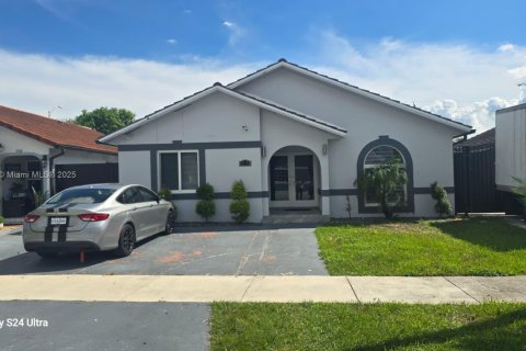 Villa ou maison à vendre à Hialeah, Floride: 3 chambres, 148.46 m2 № 1921277 - photo 1