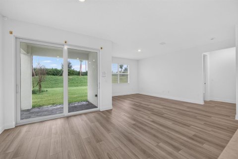 Villa ou maison à vendre à Port St. Lucie, Floride: 4 chambres, 177.26 m2 № 2300308 - photo 16
