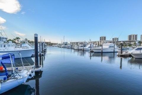 Condo in North Palm Beach, Florida, 2 bedrooms  № 1188699 - photo 1
