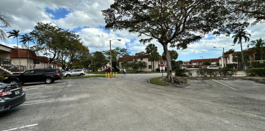 Кондоминиум с 2 спальнями в Майами, Флорида № 2003892