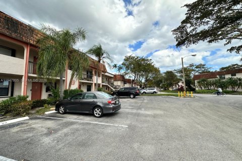 Снять в аренду кондоминиум в Майами, Флорида 2 спальни, 88.81м2, № 2003892 - фото 2