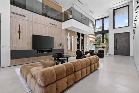 House in Biscayne Park, Florida 4 bedrooms, 92.16 sq.m. № 1986237 - photo 10