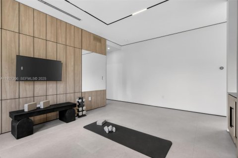 House in Biscayne Park, Florida 4 bedrooms, 92.16 sq.m. № 1986237 - photo 15