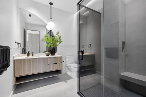 House in Biscayne Park, Florida 4 bedrooms, 92.16 sq.m. № 1986237 - photo 22