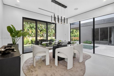 House in Biscayne Park, Florida 4 bedrooms, 92.16 sq.m. № 1986237 - photo 30