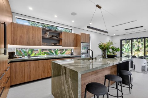 House in Biscayne Park, Florida 4 bedrooms, 92.16 sq.m. № 1986237 - photo 28