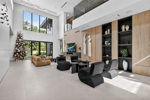 House in Biscayne Park, Florida 4 bedrooms, 92.16 sq.m. № 1986237 - photo 6