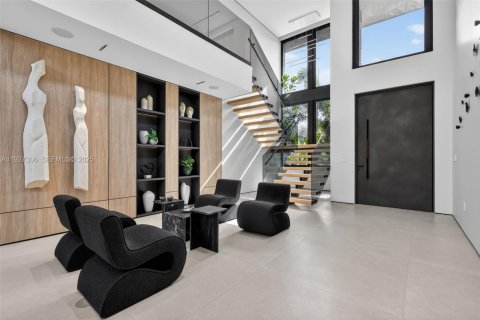 House in Biscayne Park, Florida 4 bedrooms, 92.16 sq.m. № 1986237 - photo 9