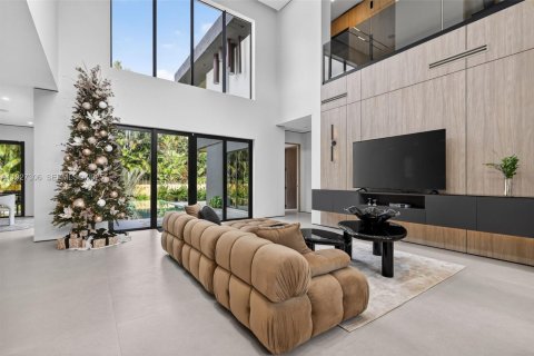 House in Biscayne Park, Florida 4 bedrooms, 92.16 sq.m. № 1986237 - photo 7