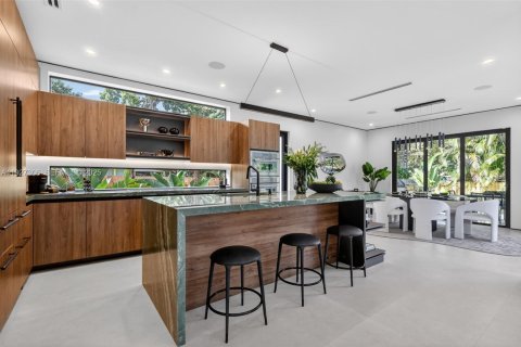 House in Biscayne Park, Florida 4 bedrooms, 92.16 sq.m. № 1986237 - photo 23