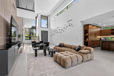 House in Biscayne Park, Florida 4 bedrooms, 92.16 sq.m. № 1986237 - photo 11