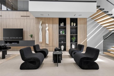 House in Biscayne Park, Florida 4 bedrooms, 92.16 sq.m. № 1986237 - photo 8