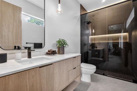 House in Biscayne Park, Florida 4 bedrooms, 92.16 sq.m. № 1986237 - photo 16