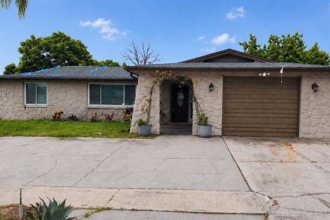 House in New Port Richey, Florida 3 bedrooms, 117.15 sq.m. № 2227341
