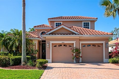 House in Bradenton, Florida 4 bedrooms, 236.34 sq.m. № 1614540 - photo 1