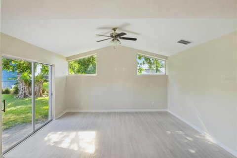 Villa ou maison à vendre à Clermont, Floride: 5 chambres, 242.75 m2 № 2147750 - photo 16