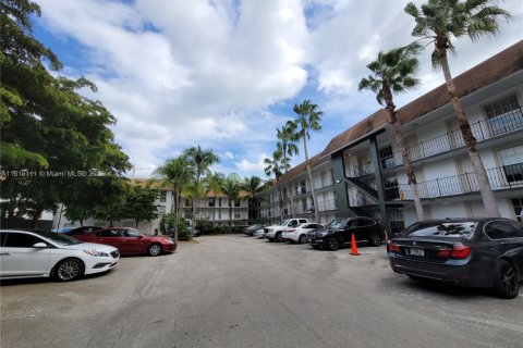 Condo in Miami, Florida, 1 bedroom  № 1776477 - photo 8