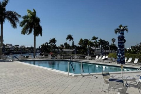 Condo in Fort Lauderdale, Florida, 2 bedrooms  № 1998327 - photo 3