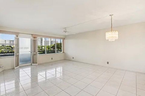 Condo in Fort Lauderdale, Florida, 2 bedrooms  № 1998327 - photo 10