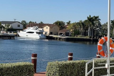 Condo in Fort Lauderdale, Florida, 2 bedrooms  № 1998327 - photo 5