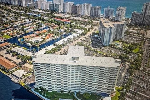 Condo in Fort Lauderdale, Florida, 2 bedrooms  № 1998327