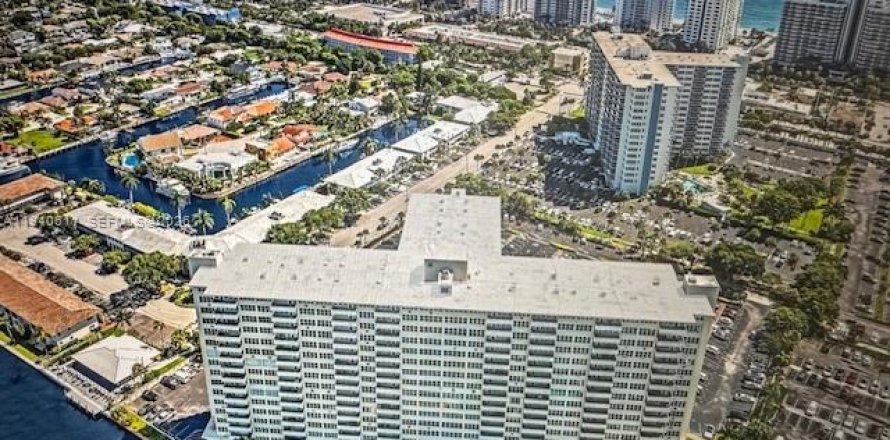 Condo in Fort Lauderdale, Florida, 2 bedrooms  № 1998327