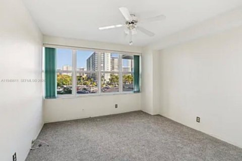 Condo in Fort Lauderdale, Florida, 2 bedrooms  № 1998327 - photo 12