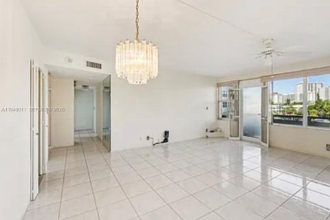 Condo in Fort Lauderdale, Florida, 2 bedrooms  № 1998327 - photo 9