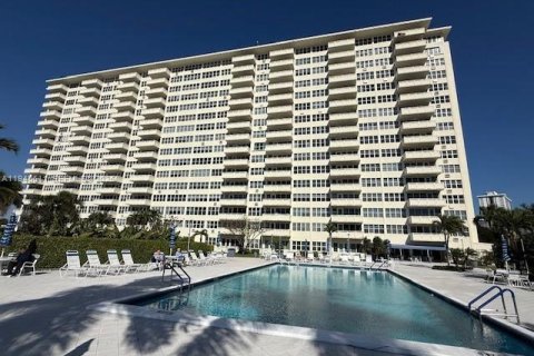 Condo in Fort Lauderdale, Florida, 2 bedrooms  № 1998327 - photo 2