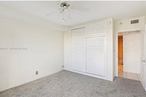 Condo in Fort Lauderdale, Florida, 2 bedrooms  № 1998327 - photo 13