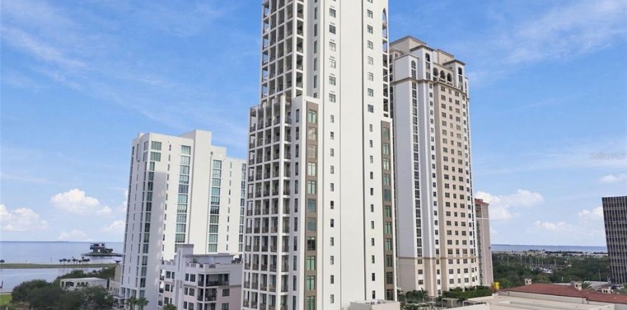Condo à Saint Petersburg, Floride, 3 chambres  № 2403298
