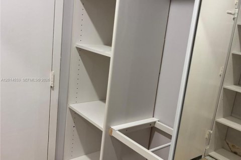 Copropriété à louer à Aventura, Floride: 1 chambre, 36.23 m2 № 2076287 - photo 13