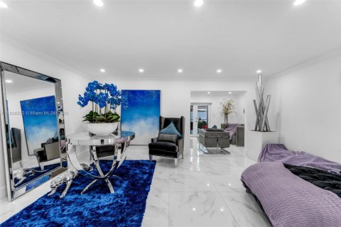 House in Palmetto Bay, Florida 3 bedrooms, 190.17 sq.m. № 1747857 - photo 6