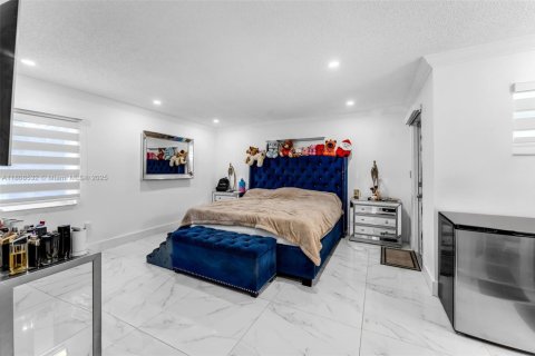 House in Palmetto Bay, Florida 3 bedrooms, 190.17 sq.m. № 1747857 - photo 15