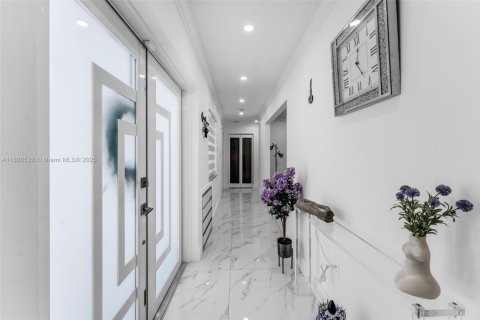 House in Palmetto Bay, Florida 3 bedrooms, 190.17 sq.m. № 1747857 - photo 5