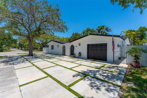 House in Palmetto Bay, Florida 3 bedrooms, 190.17 sq.m. № 1747857 - photo 2